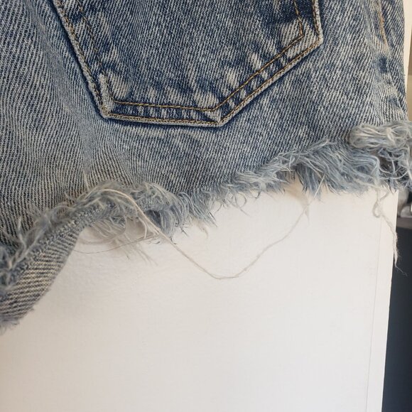 Guess Jean Shorts - Picture 4 of 5